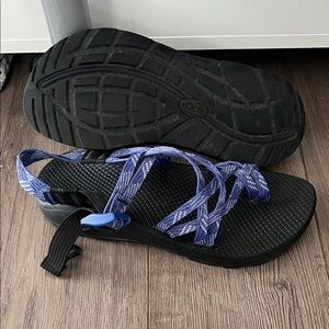 Chaco Black and Blue Strappy Sandals. Women’s Size 9
